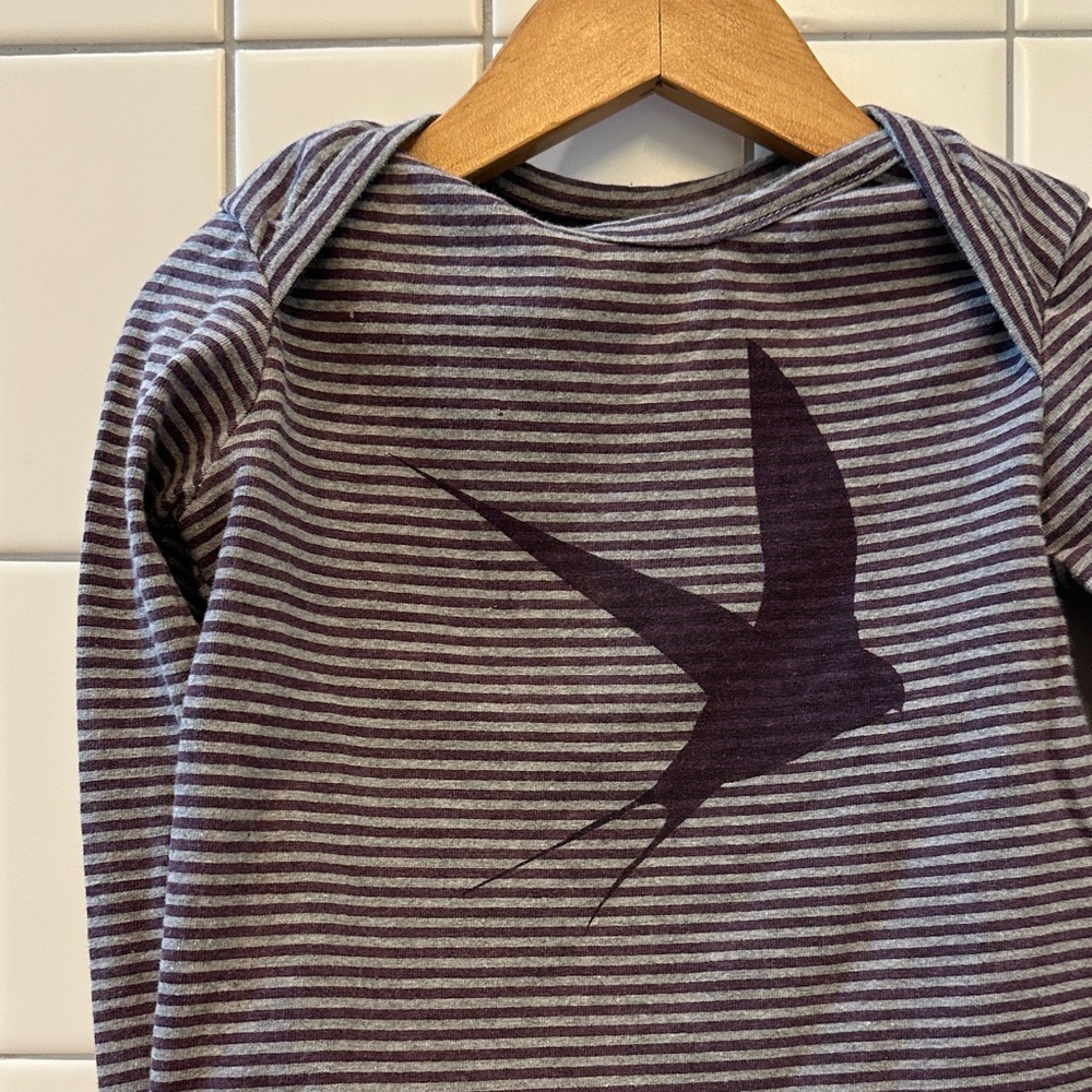 Plum Striped toddler ls tee with barn swallow, VGUC